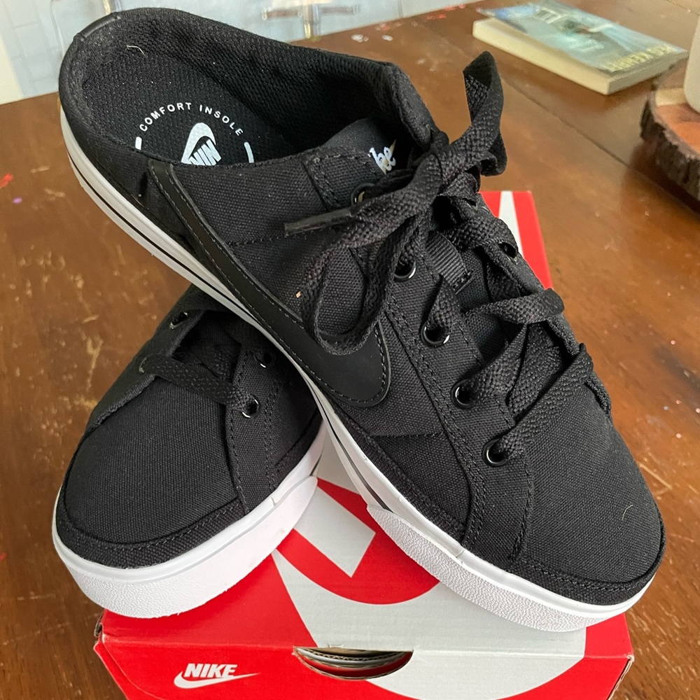 Nike womens court legacy mule black size 8